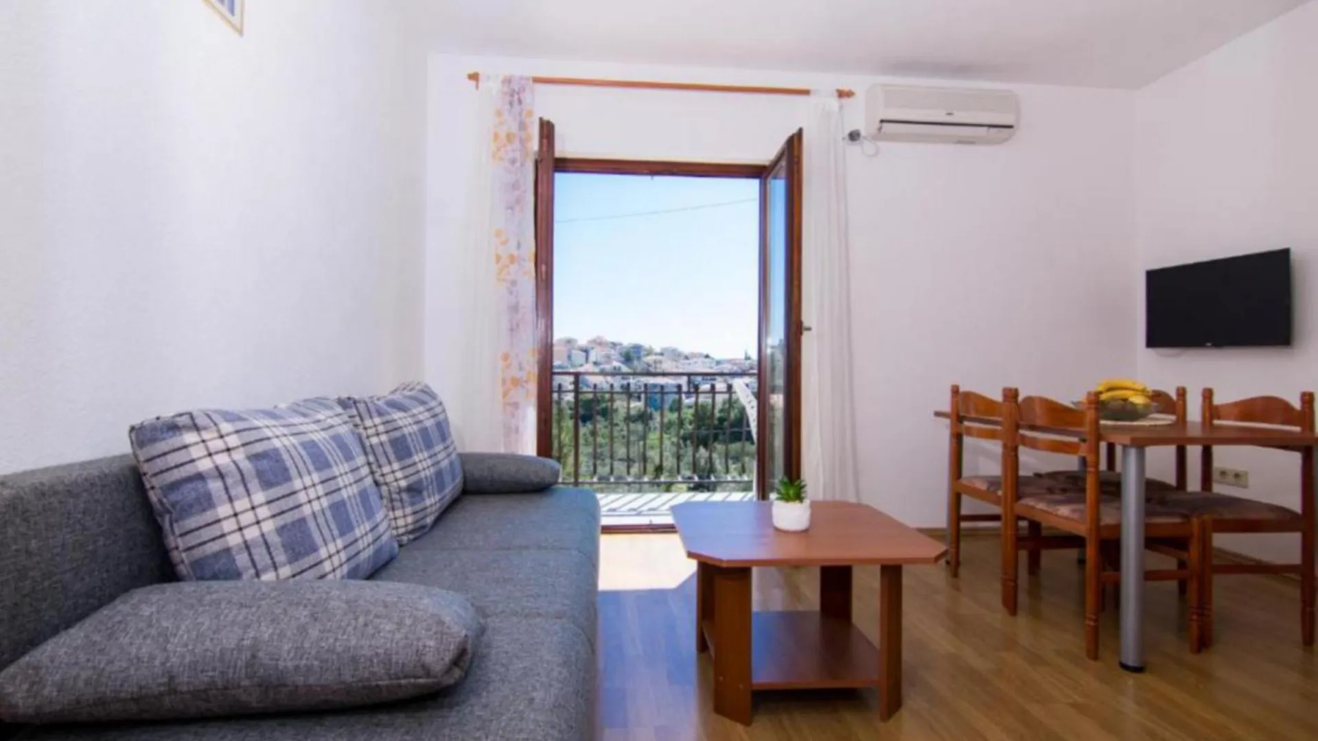 Apartments Mato With Balconies, Garden & The Sea View Seget Vranjica